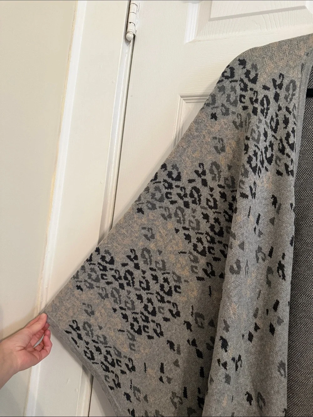 CABI Neutral Grey Cozy Chic GiGi Animal Print Knit Layering Wrap One Size